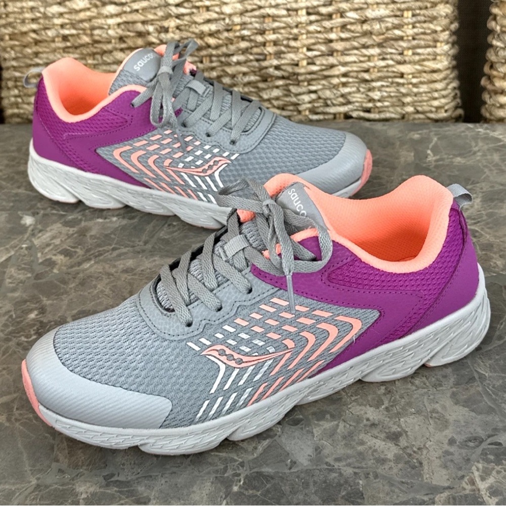 Saucony S-Wind Youth Size 7M Women’s 8.5M Athletic Shoes Purple Gray Coral
